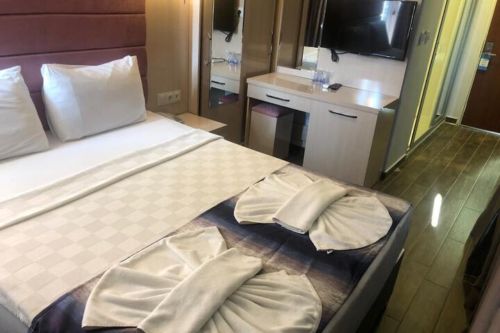Room 8 of 18