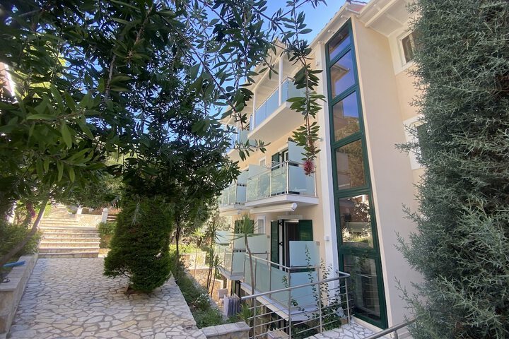 Hotel Exterior 90 of 92