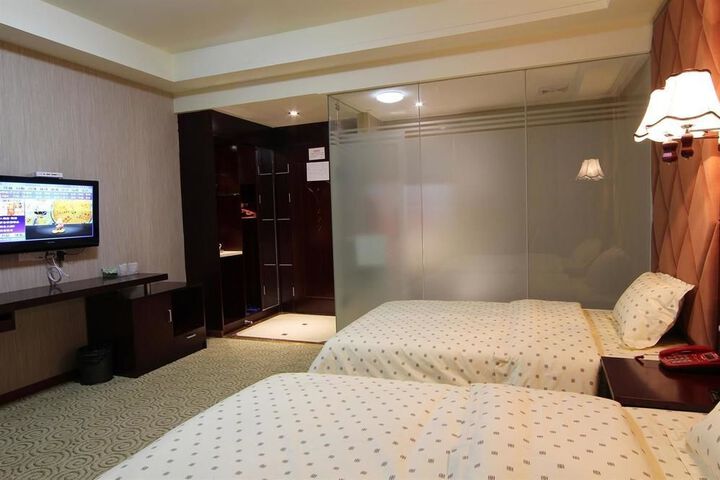 Room 4 of 26
