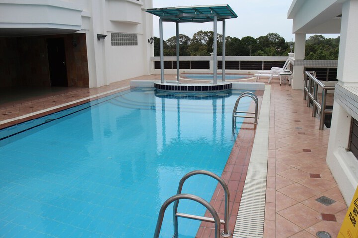 Pool Hotel