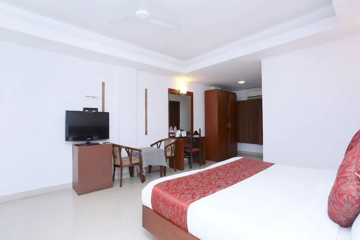 Room 7 of 18
