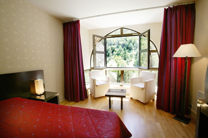 Room 9 of 38