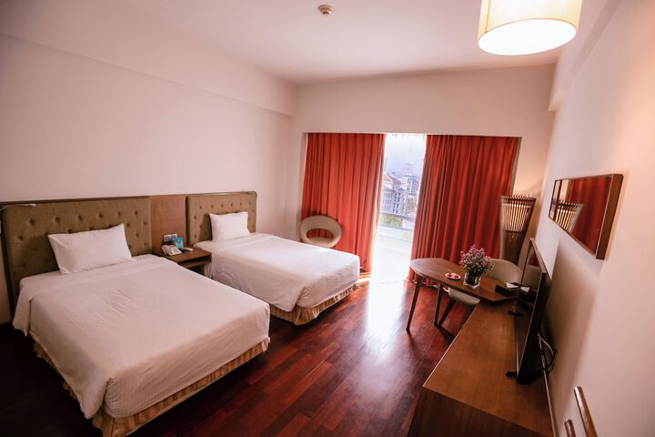 Room 27 of 93