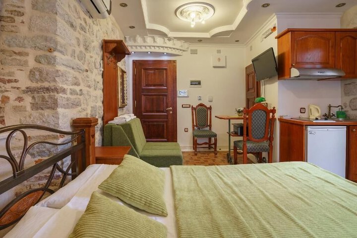 Room 7 of 40