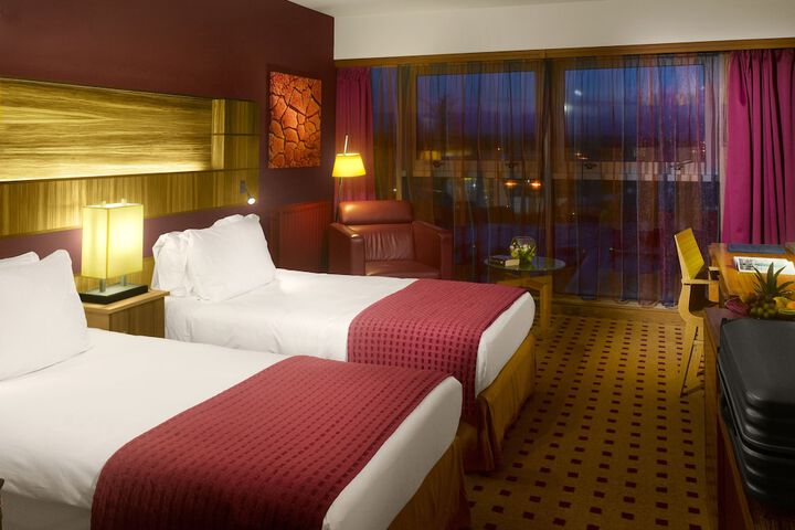Room 3 of 84
