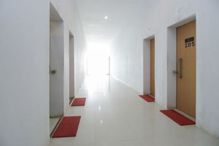 Ballroom/Hall 12 of 24