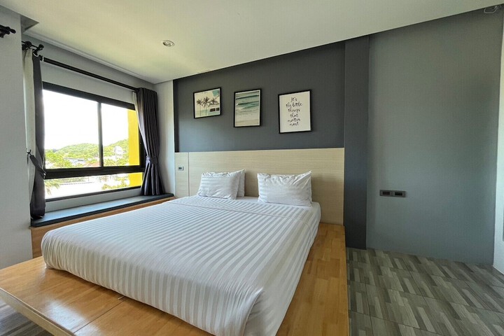 Room 12 of 33