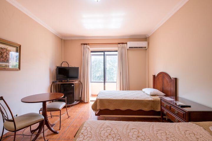 Room 4 of 40