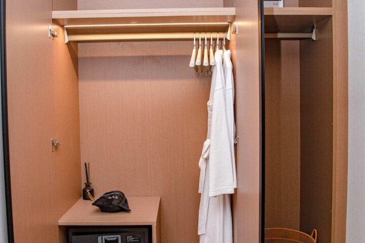 Room 3 of 75
