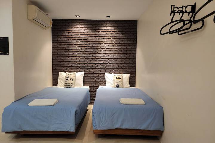 Room 10 of 86