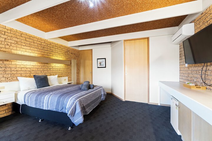 Room 3 of 19