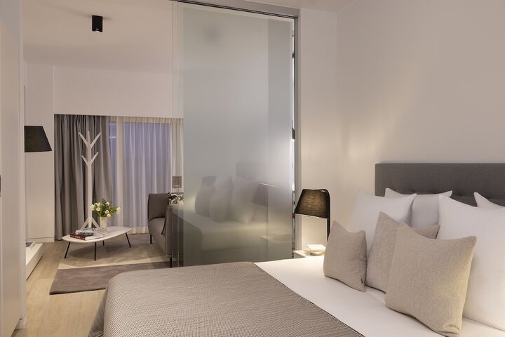 Room 9 of 56