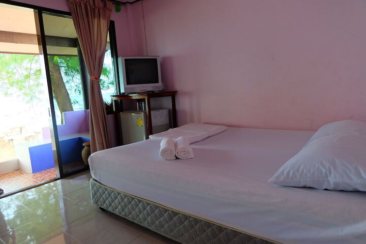 Room 6 of 19
