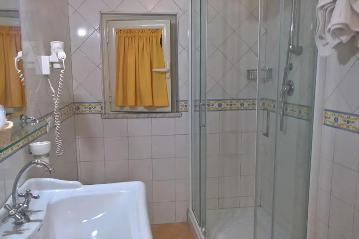 Room 8 of 21