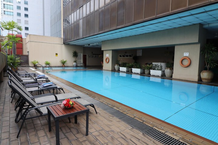 Hotel Pool
