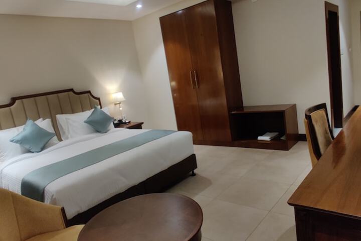 Room 10 of 25