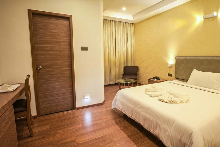 Room 5 of 15
