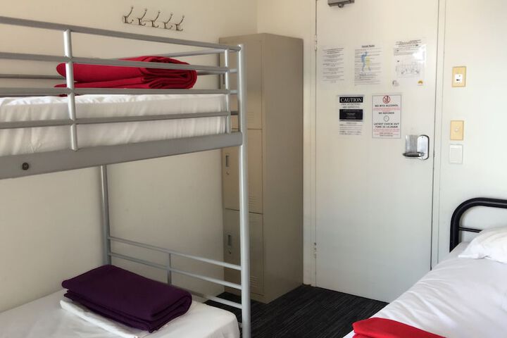 Room 6 of 31