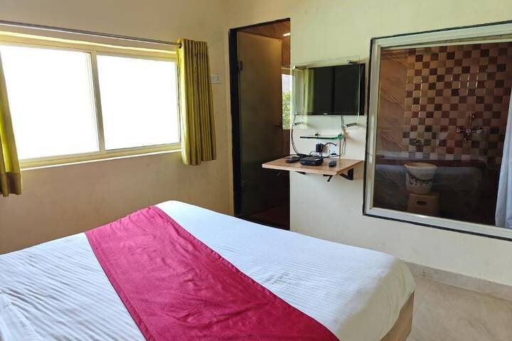 Room 33 of 54