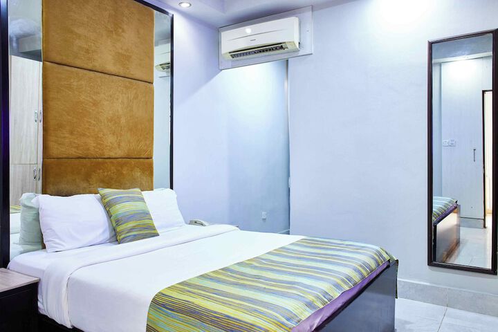 Room 40 of 155