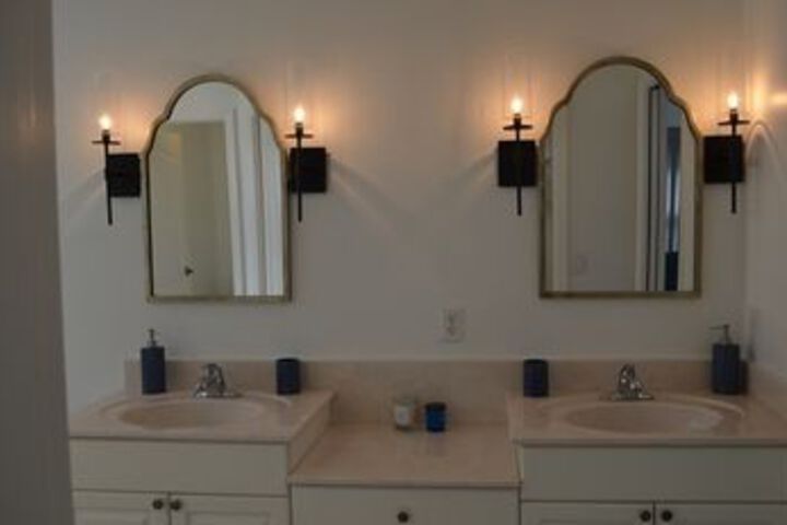 Room 2 of 20