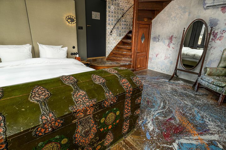 Room 46 of 103