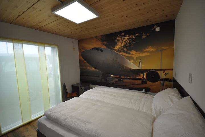 Room 10 of 111