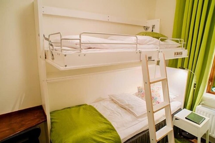 Room 4 of 40