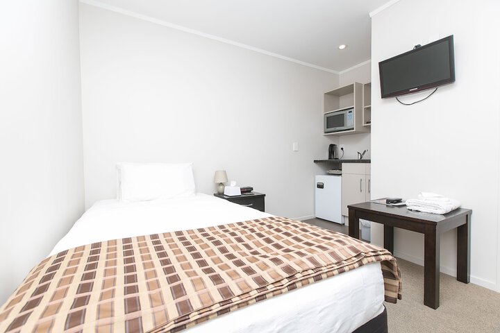 Room 6 of 27