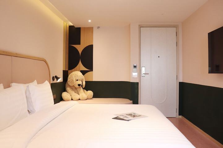 Room 13 of 155