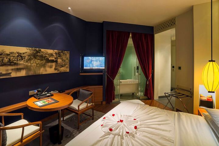 Room 9 of 23