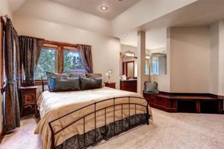Room 9 of 25