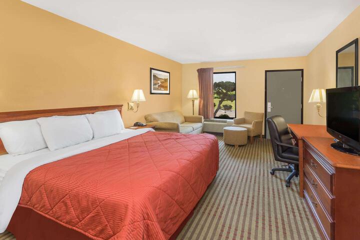 2 Queen Beds (11 of 14)