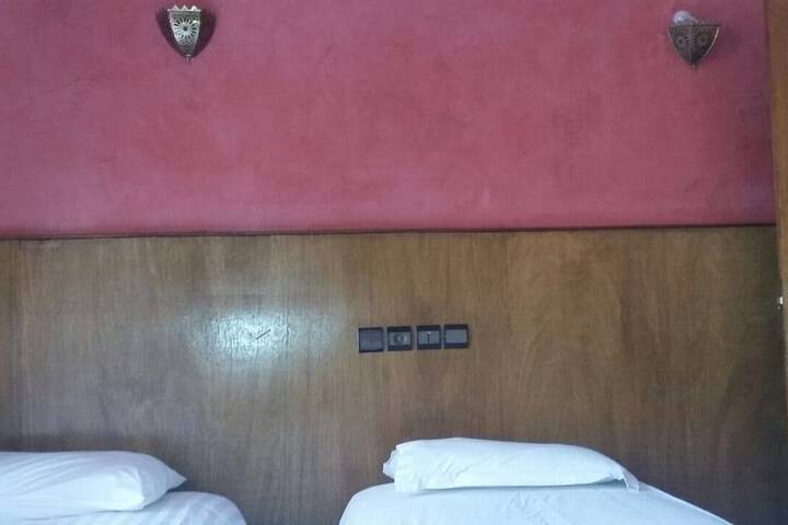 Room 11 of 32