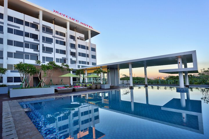 Hotel Pool
