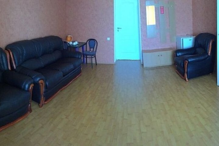 Room 7 of 93