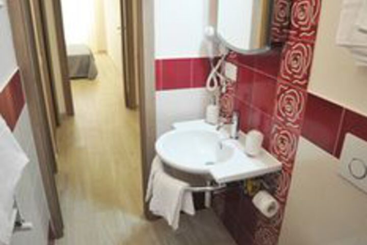 Room 3 of 67