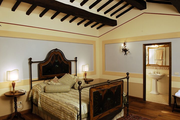 Room 3 of 49