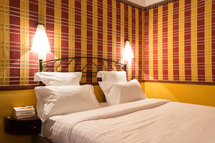 Room 32 of 93