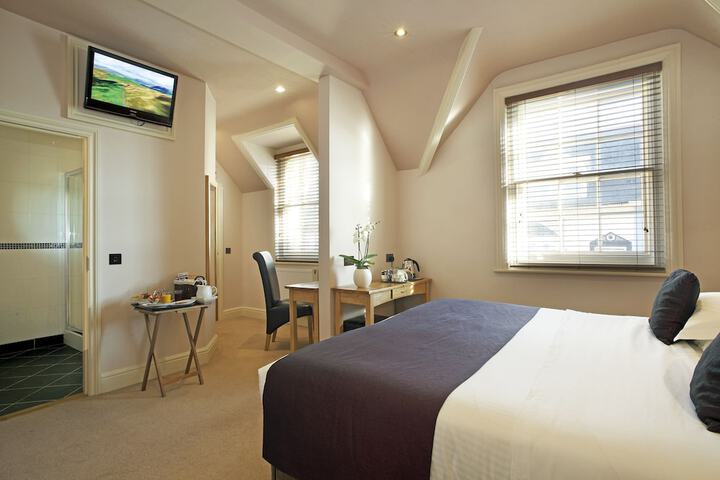 Room 5 of 64