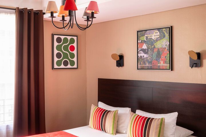 Room 25 of 60