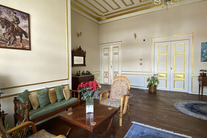 Room 26 of 38