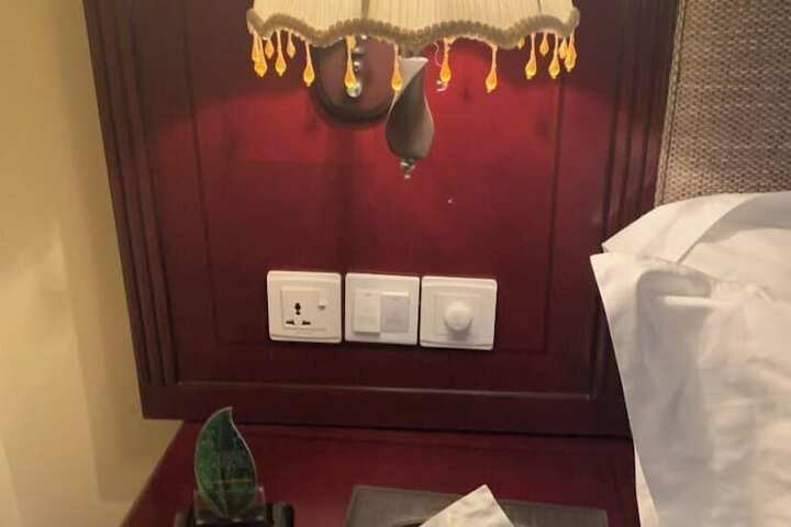 Room 17 of 36