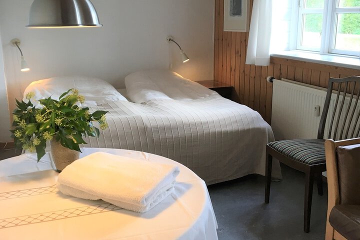 Room 2 of 28