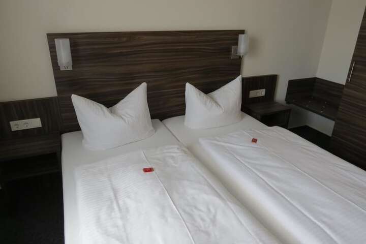 Room 6 of 39