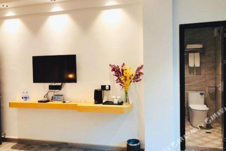 Maoming convenient hotel (high speed railway station store)