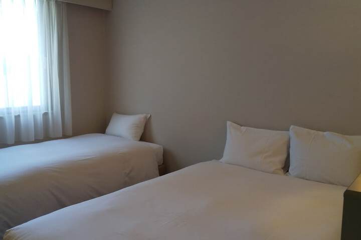 Room 27 of 51