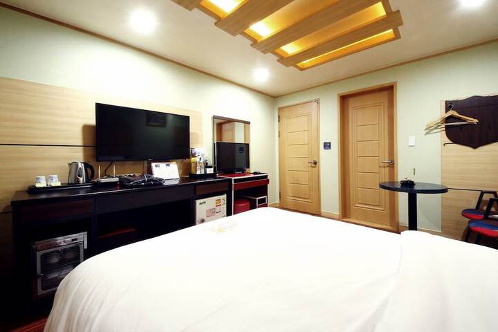Room 6 of 55
