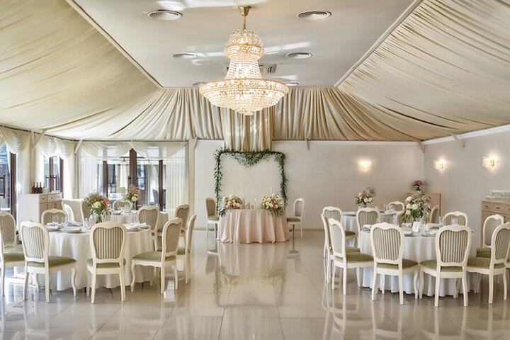 Ballroom/Hall 53 of 68