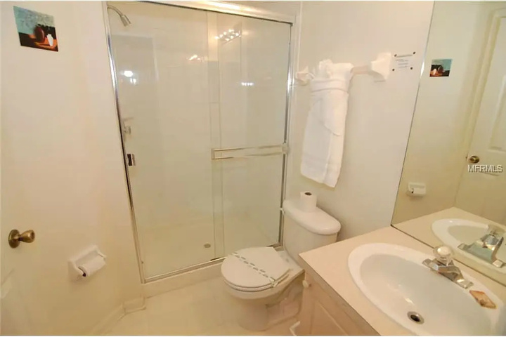 Room 8 of 28